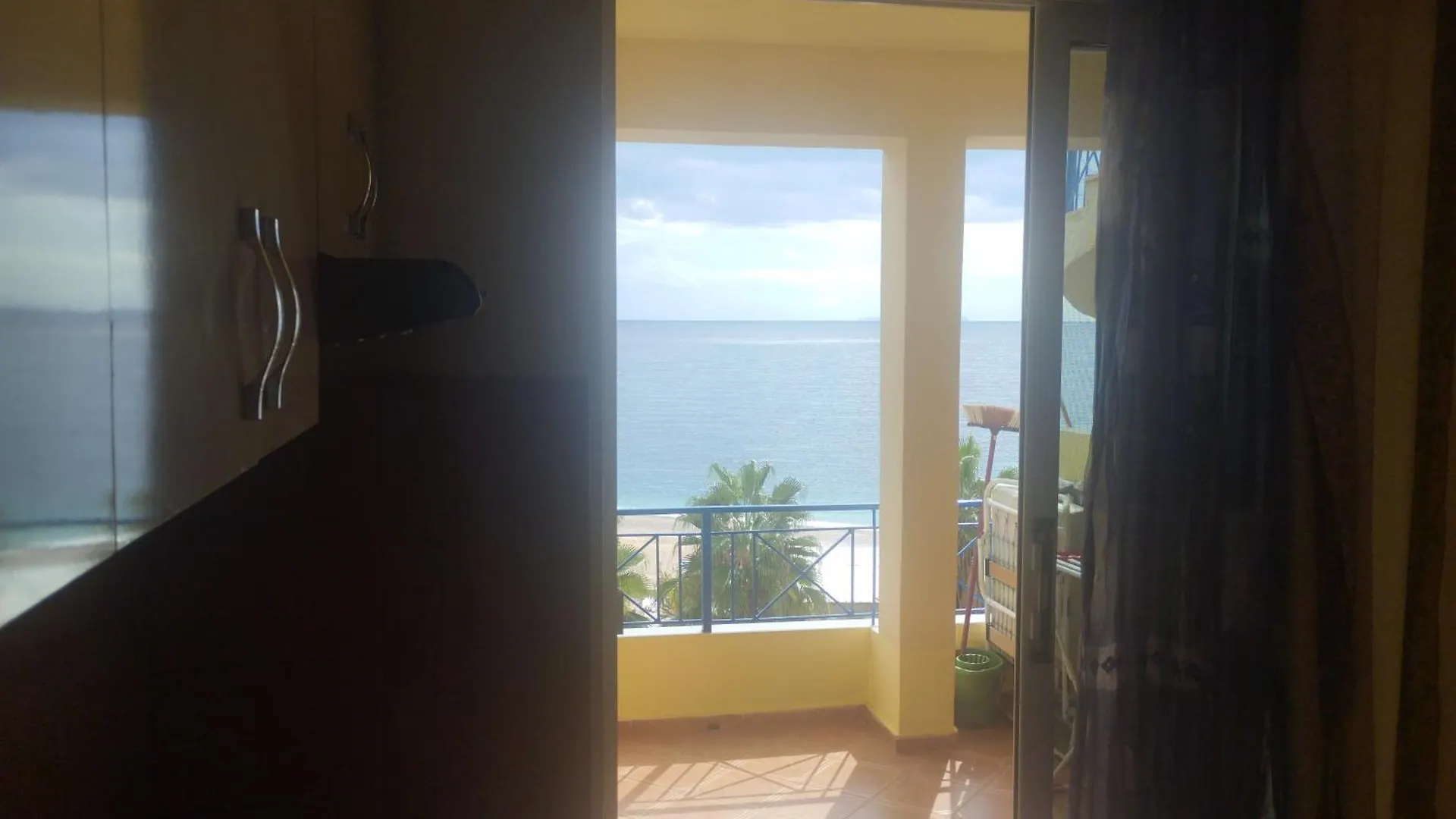 Lekas Room Himare