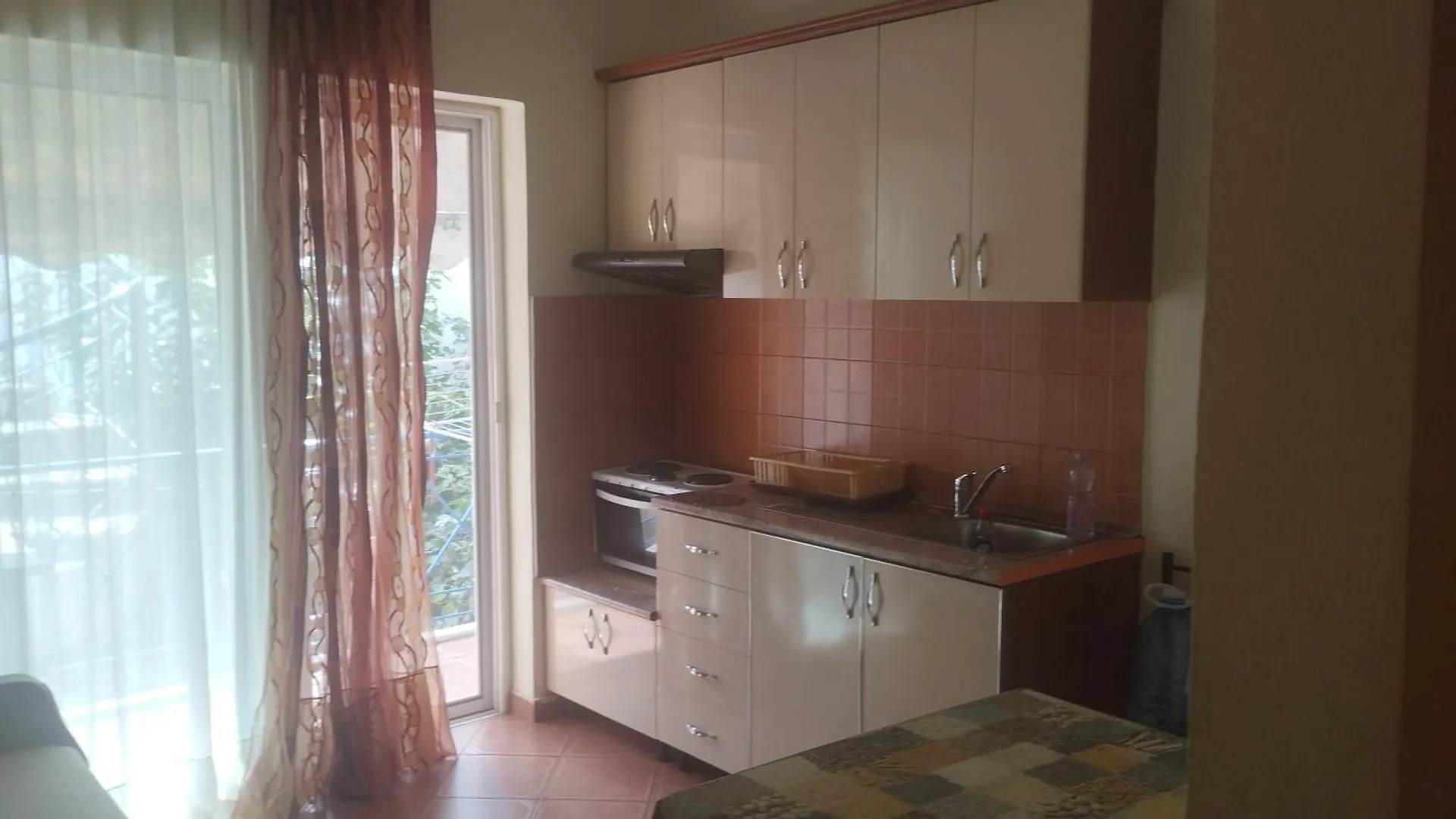 Lekas Room Himare 0*,